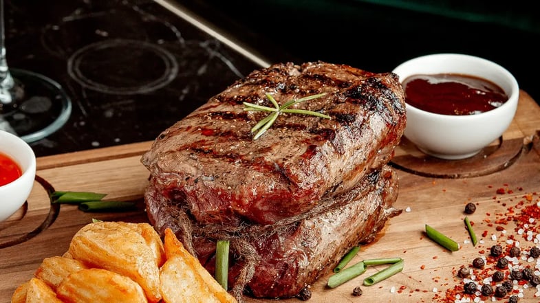 Minerva (BEEF3): resultado melhora no 3T25, mas ação cai -13%