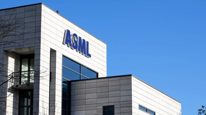 ASML (3T26): lucro mais que dobra e projeção de 2026 sobe