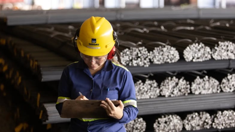 Gerdau (GGBR4) no 1T26: lucro sobe 34%, mas risco no Brasil preocupa