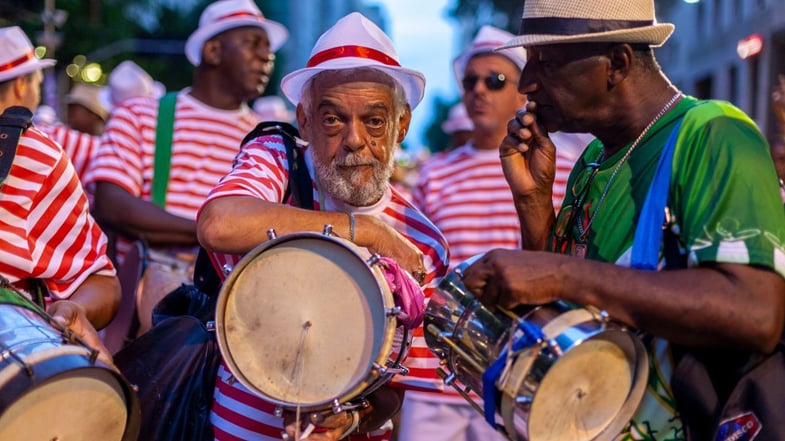 4 ações que podem subir enquanto você se diverte no Carnaval 2024