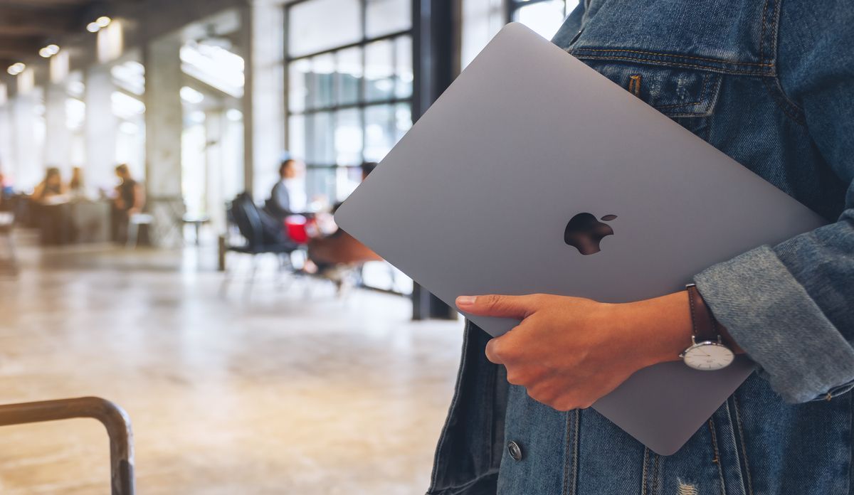 Após 40 anos de lançamento, o Mac evoluiu tecnologicamente e é um sucesso de vendas. 