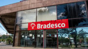 Bradesco (BBDC4) tem lucro de R$ 6,5 bi no 4T25 e mostra recuperação operacional