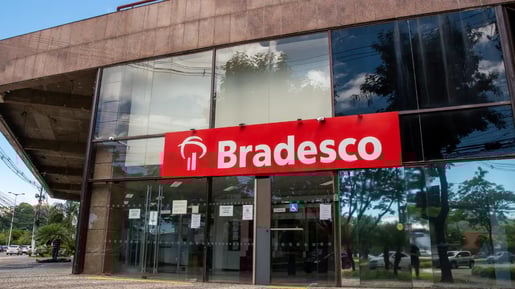 Bradesco (BBDC4) tem lucro de R$ 6,5 bi no 4T25 e mostra recuperação operacional