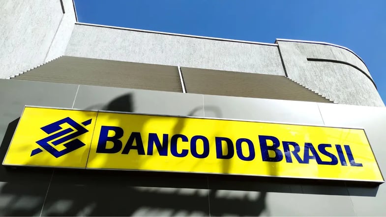 Lucro do Banco do Brasil (BBAS3) cai 21% no 1T25 e ações desabam. Vale a pena comprar?