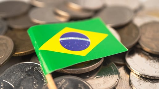 O calote silencioso: como inflação, câmbio e impostos corroem seu patrimônio