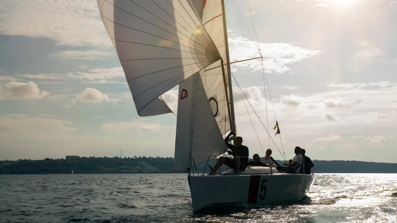 O que aprendi velejando sobre dinheiro e liberdade