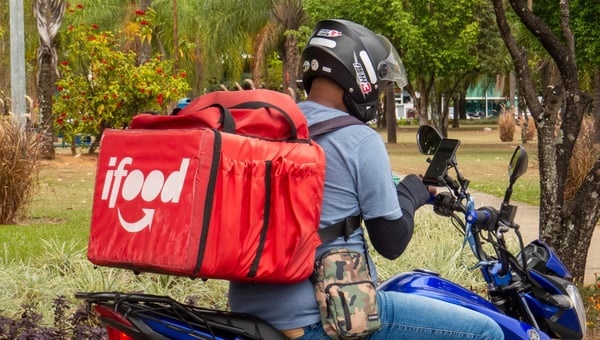 TRT reconhece vínculo empregatício no iFood: linha do tempo e impactos no setor