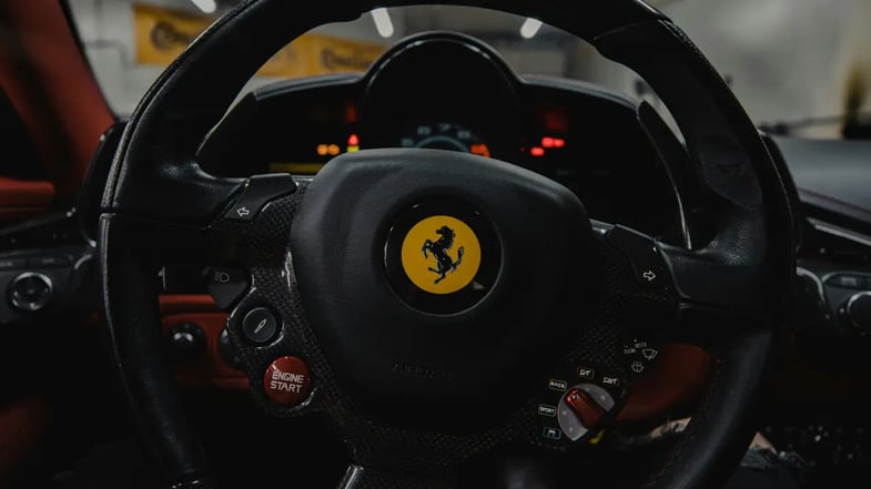 Ferrari e sua estratégia de escassez: lições de uma marca de luxo