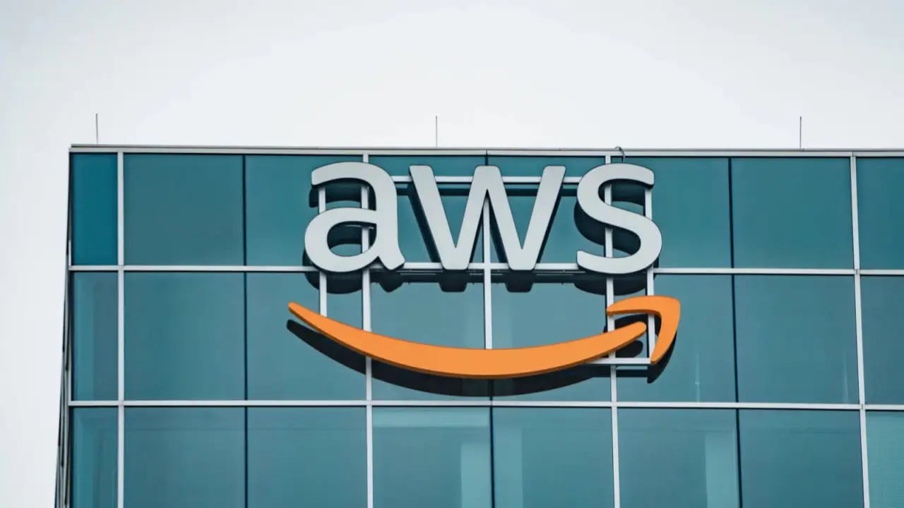 Amazon supera expectativas com lucro forte no 1T26