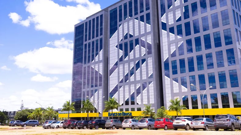 BB (BBAS3) vale menos que o Bradesco (BBDC4) em valor de mercado. O que fazer com as ações?