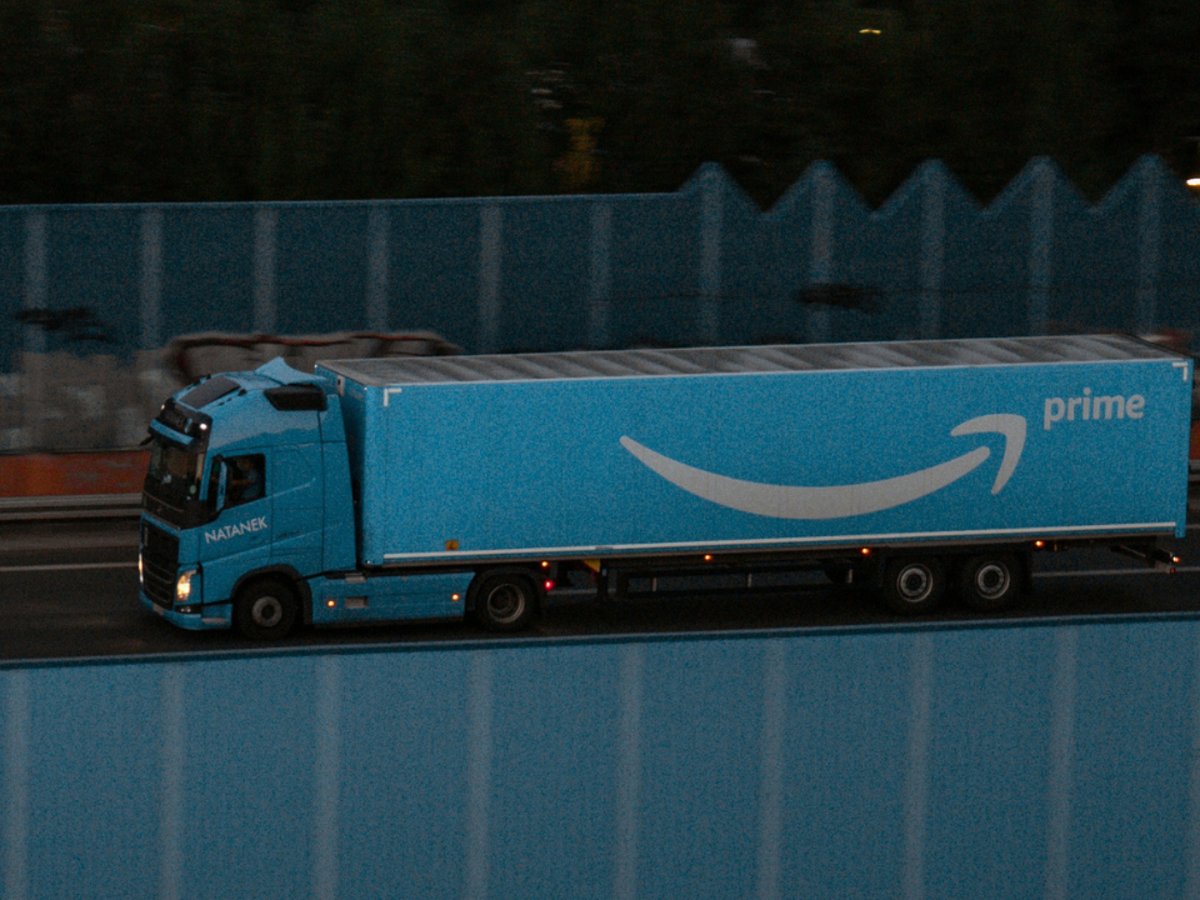 Acionistas da Amazon propõem reservas em bitcoin