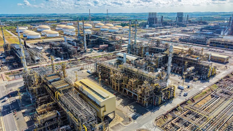 Ações da Petrobras (PETR4) seguem pressionadas mesmo com recorde operacional