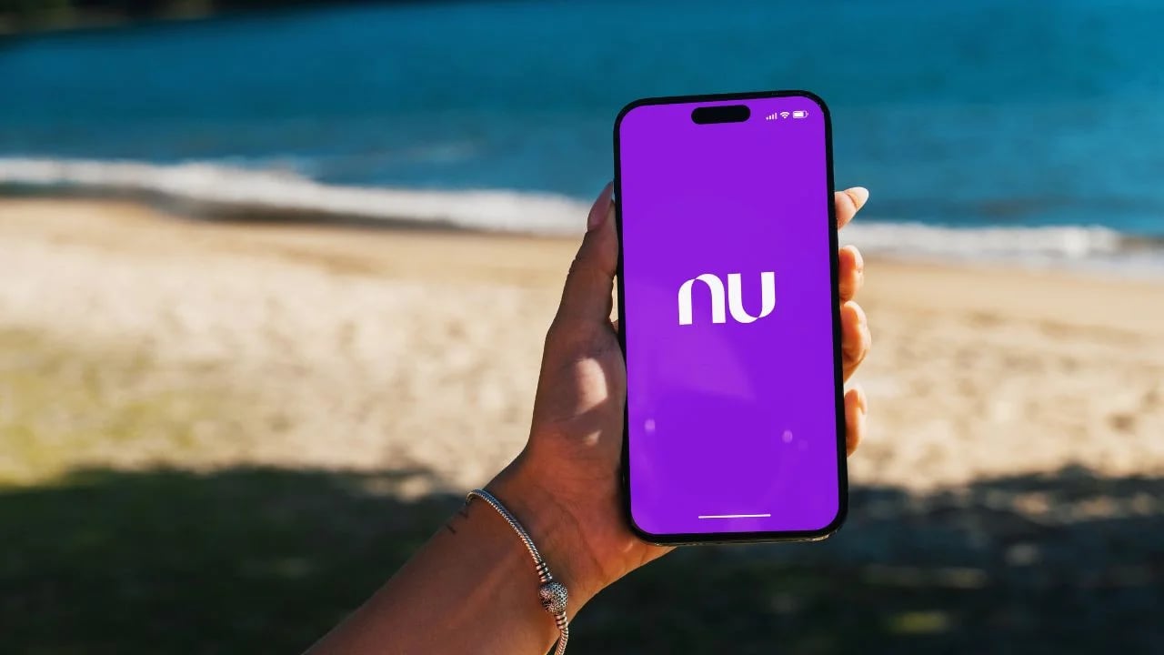 Nubank começa a oferecer planos de celulares da NuCel