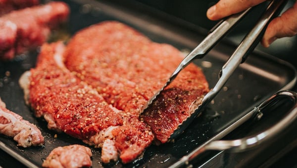 Marfrig (MRFG3) e Minerva (BEEF3) tem negócio aprovado pelo Cade. Como ficam os dividendos?