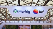 Marfrig (MRFG3) dispara 21% e BRF (BRFS3) sobe 0,8% com proposta de fusão
