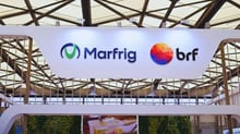 Marfrig (MRFG3) dispara 21% e BRF (BRFS3) sobe 0,8% com proposta de fusão