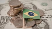 Por que manter dólar na carteira mesmo com o câmbio caindo