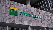 Petrobras (PETR4) reverte prejuízo no 4T25, mas dividendos caem