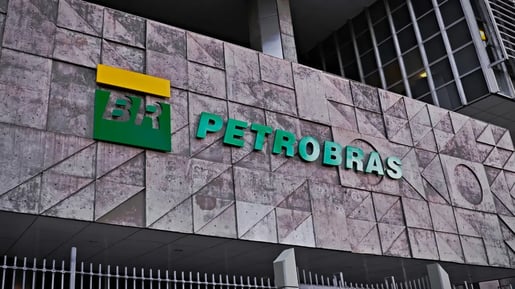 Petrobras (PETR4) reverte prejuízo no 4T25, mas dividendos caem
