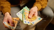 Taxa de desemprego da zona do euro cai a 6,2% em abril