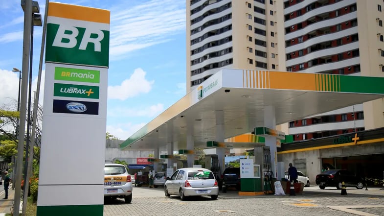 Petrobras (PETR4) lucra acima do esperado no 1T25 e anuncia R$ 11,7 bi dividendos