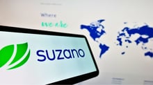 Lucro da Suzano (SUZB3) cai 39% no quarto trimestre; veja os motivos