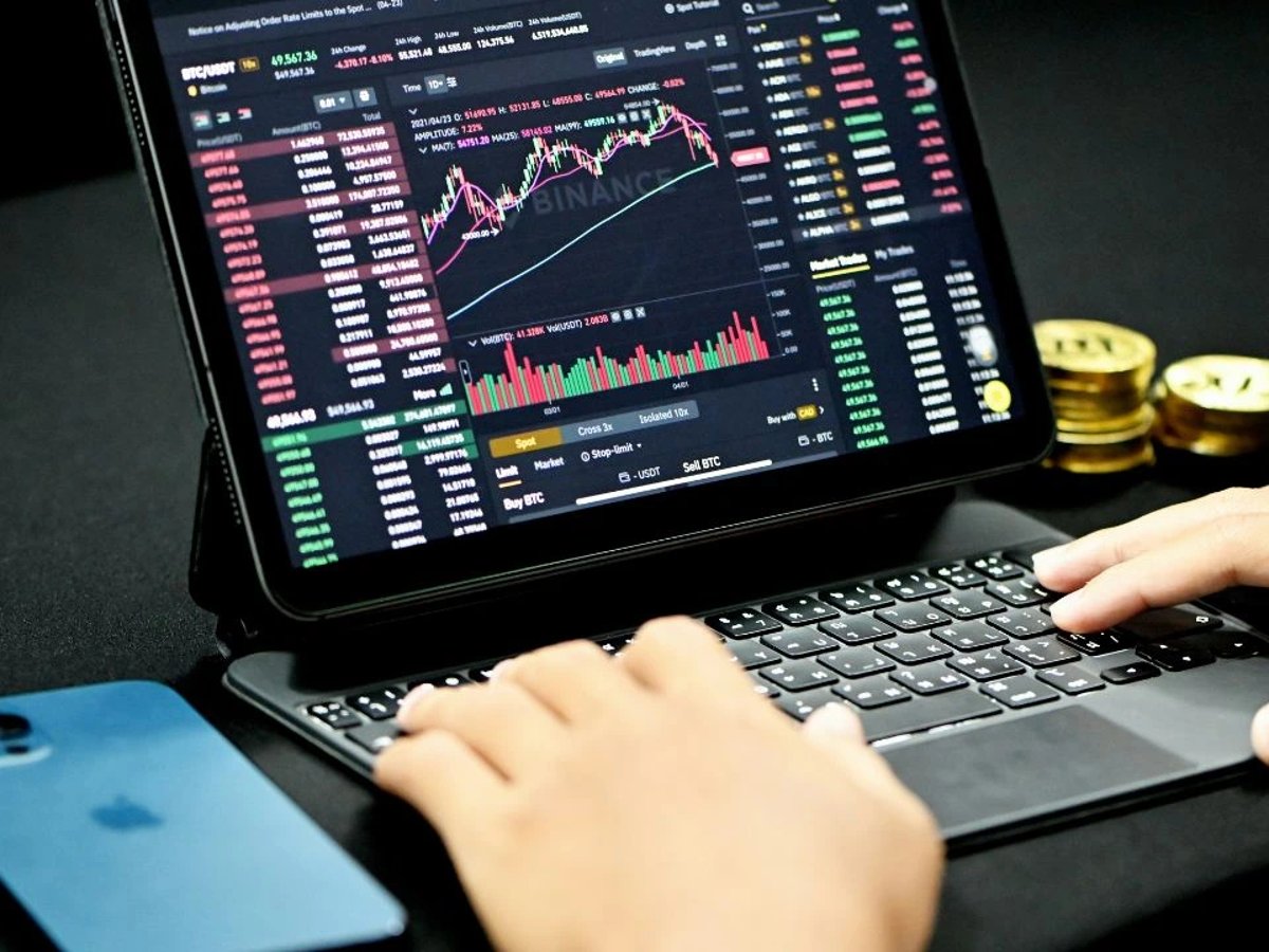 Qual criptomoeda comprar hoje? Veja as melhores opções