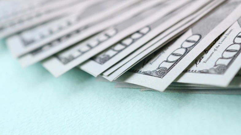 Dólar na carteira: quanto manter com a dívida pública em alta?