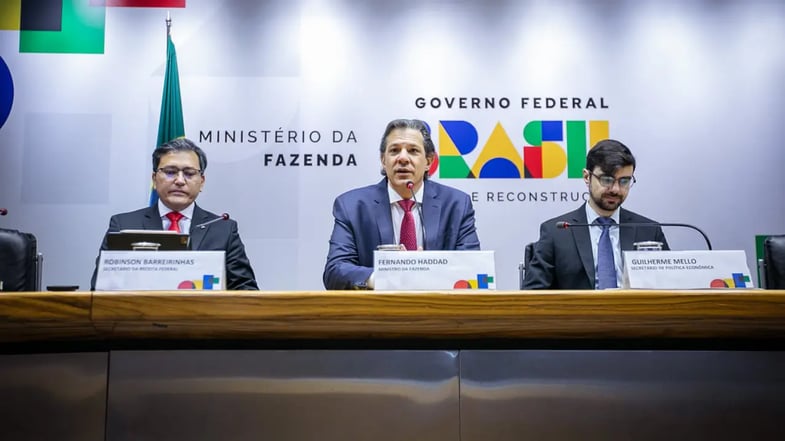 Aumento do imposto de importação para melhorar contas externas. Entenda