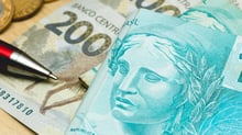 Prefixados perto de 15% ao ano: investir agora ou esperar?