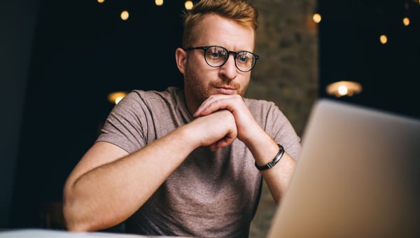 Small, Mid e Large Caps: quais ações estão em alta hoje?