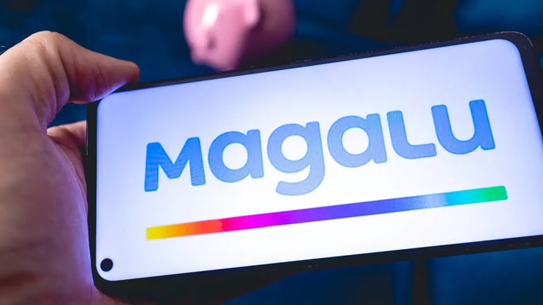 Magazine Luiza (MGLU3) tem lucro líquido ajustado de R$ 21 mi no 3T25, queda anual de 70%