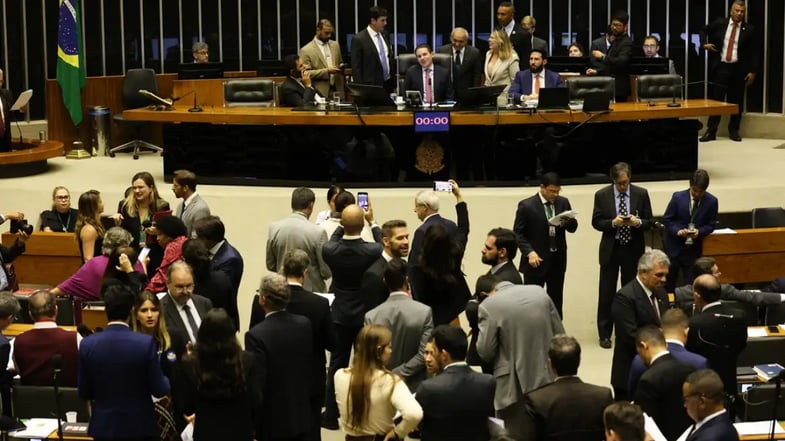 Câmara aprova corte de benefícios fiscais e aumento de impostos