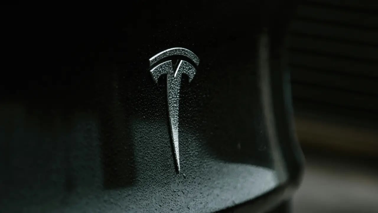 Ações da Tesla: resultados do 4T25 justificam o valuation?