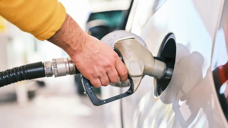 Gasolina subsidiada, blusinha isenta: quem paga a conta?