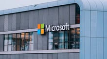Ações da Microsoft caem após resultado sólido no trimestre fiscal