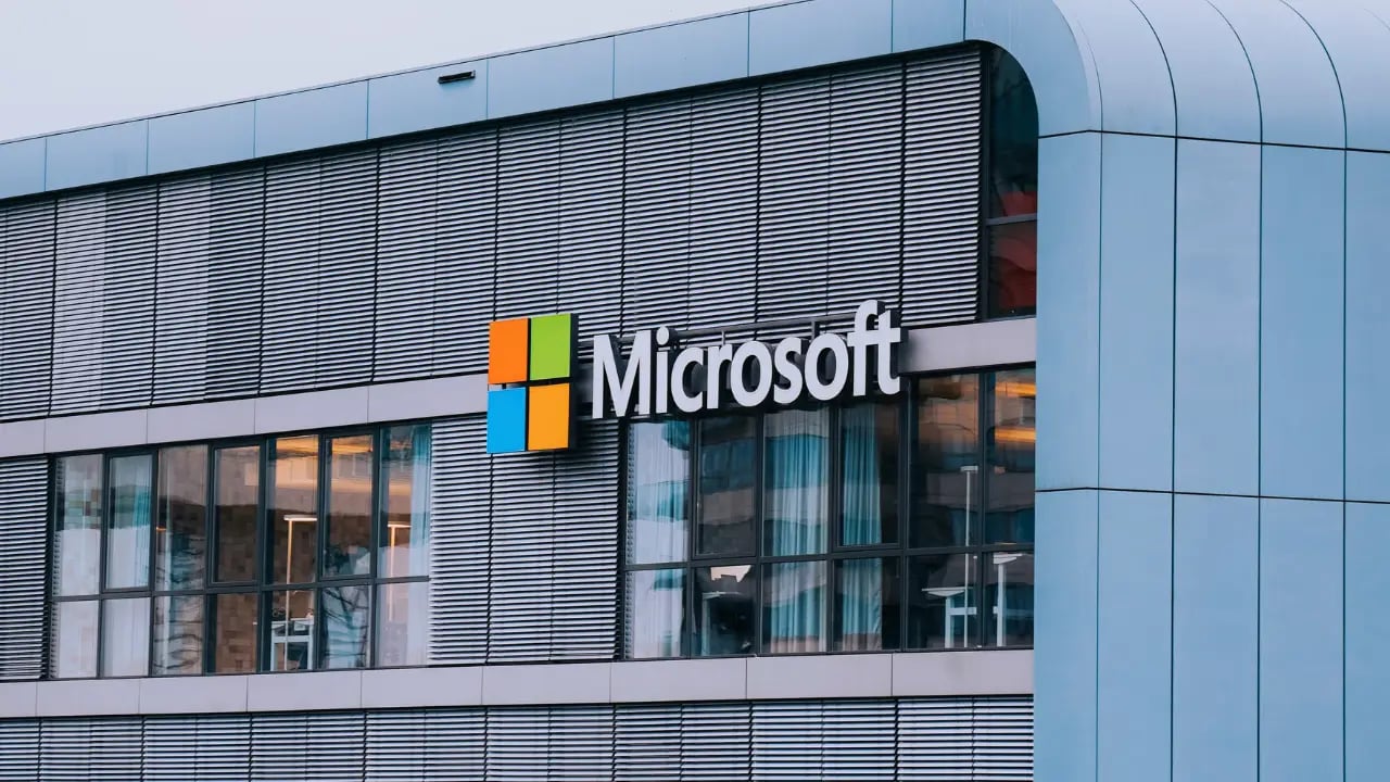 Ações da Microsoft caem após resultado sólido no trimestre fiscal