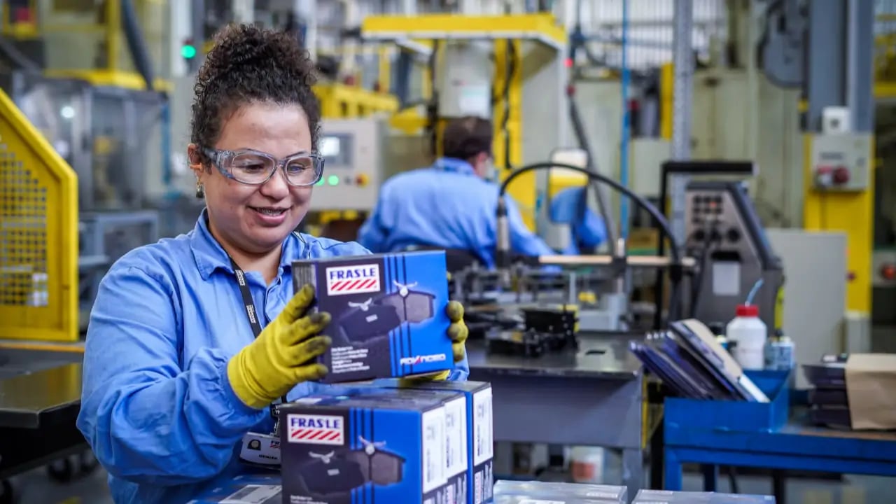 Lucro da Frasle recua quase 60% no 4T25. Veja o que esperar