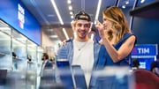 TIM (TIMS3) lucra R$ 821 milhões no 1T26, mas geração de caixa chama atenção