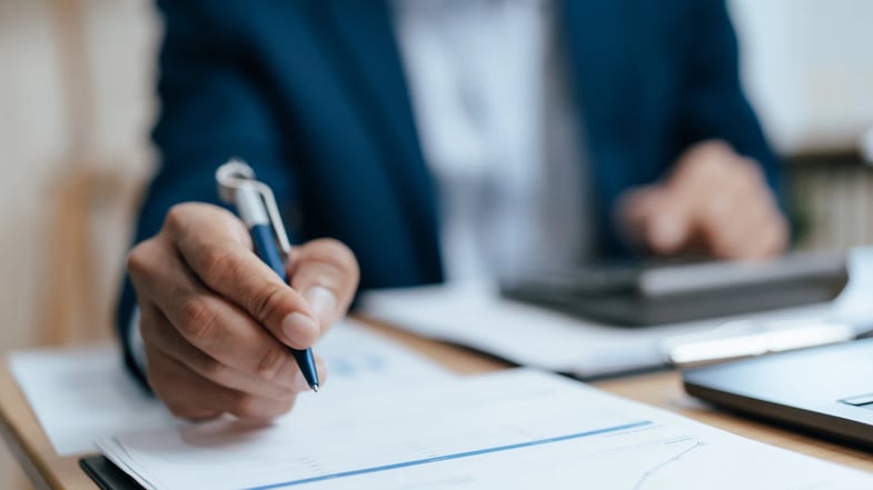 Raízen, Braskem, Casas Bahia: o retrato do risco de crédito no Brasil