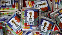 Álbum da Copa é investimento? Entenda se faz sentido