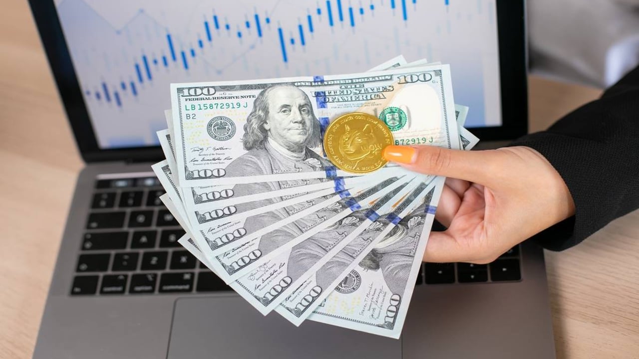 Como enviar e receber dólar do exterior usando criptomoedas