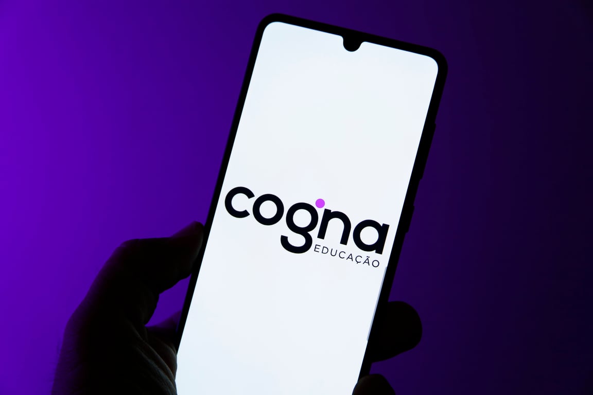 Cogna (COGN3) reduz prejuízo no 2T24 e mantém guidance de 2024. Veja se é hora de comprar
