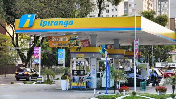 Ultrapar (UGPA3) lucra R$ 881 milhões e anuncia dividendos. Vale a pena comprar?