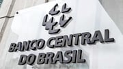 Copom mantém Selic em 15% e sinaliza juros altos por mais tempo