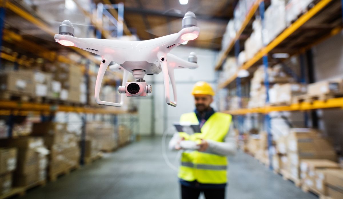 Os drones de carga pesadas são bastante usados em setores comerciais. 