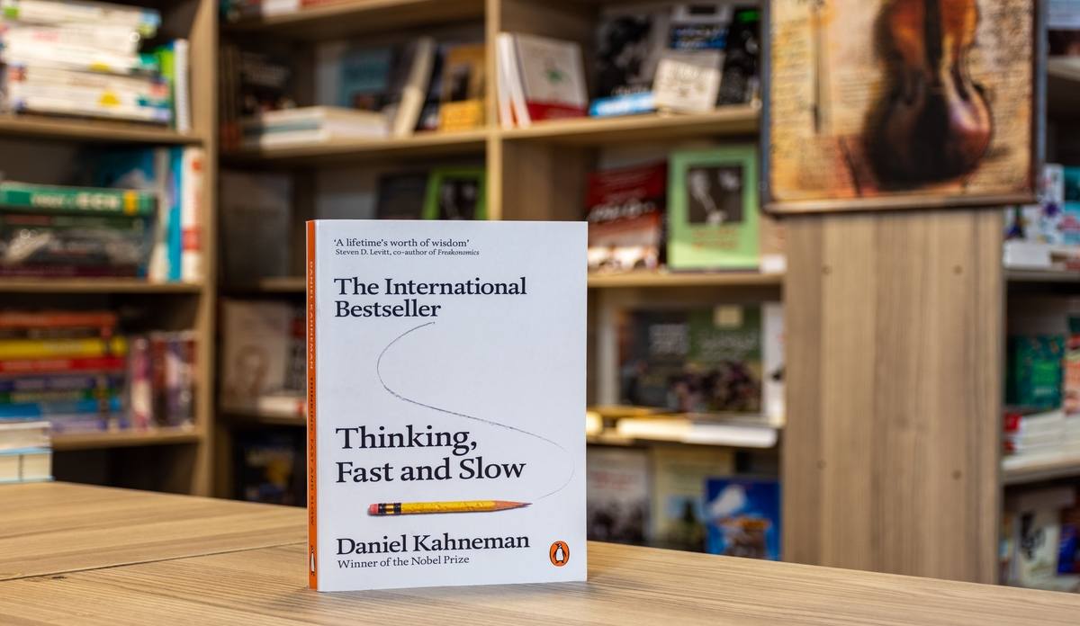  O livro “Rápido e Devagar” escrito por Daniel Kahneman é um best-seller internacional. 