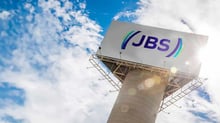 JBS (JBSS32) tem lucro +15% maior em 2025