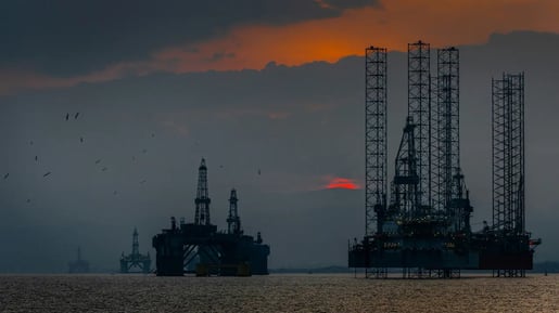 Preço do petróleo recua com cessar-fogo entre Irã e Israel