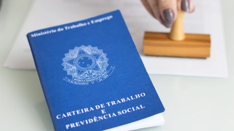 Taxa de desemprego cai para 5,4% e atinge o melhor patamar desde 2012